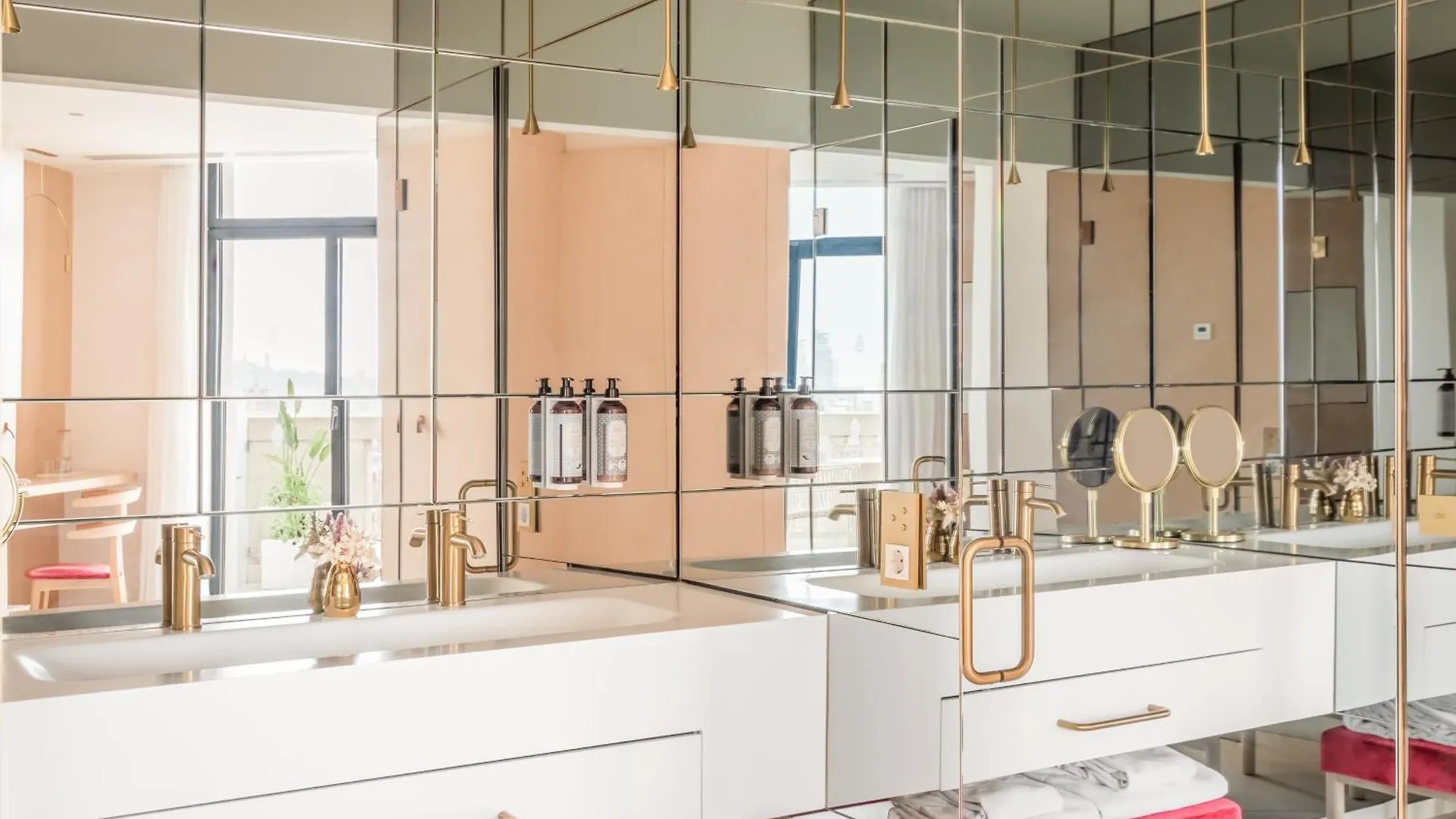 45 Times Barcelona Hotel